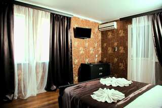 Отель Hotel-Club Poseidon Гагра Люкс с балконом-1